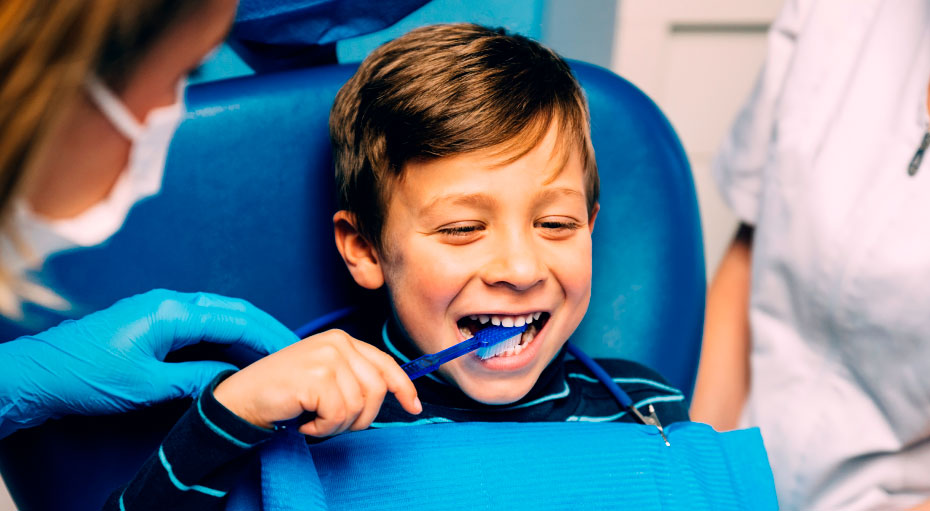 what is a pediatric dentist? 